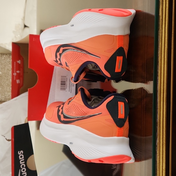 Saucony Guide 15 Sneakers. NEW in Box! Night Rose/Sunstone - Picture 3 of 15